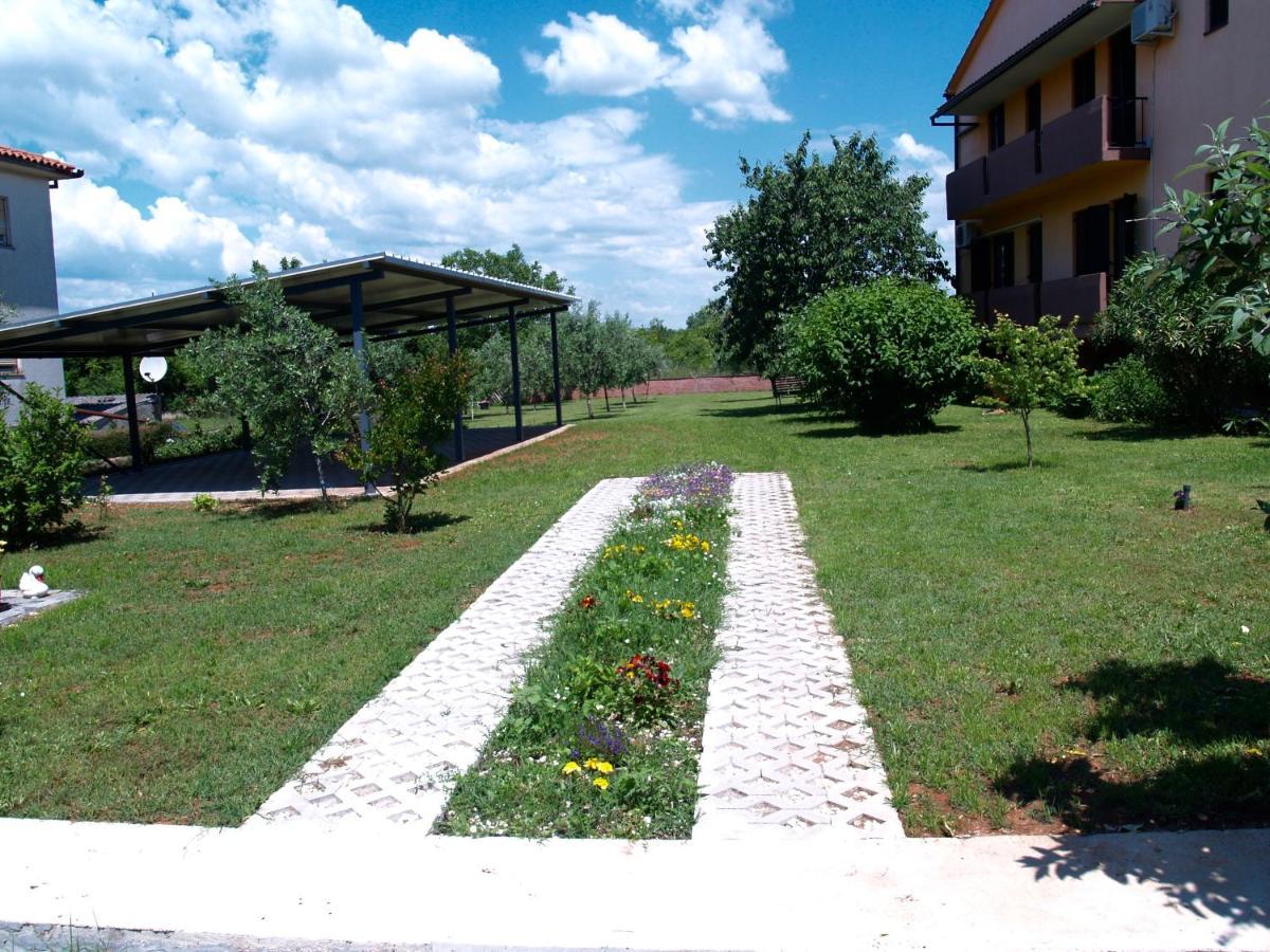 Apartment Karolina - Green Oasis Pola Esterno foto