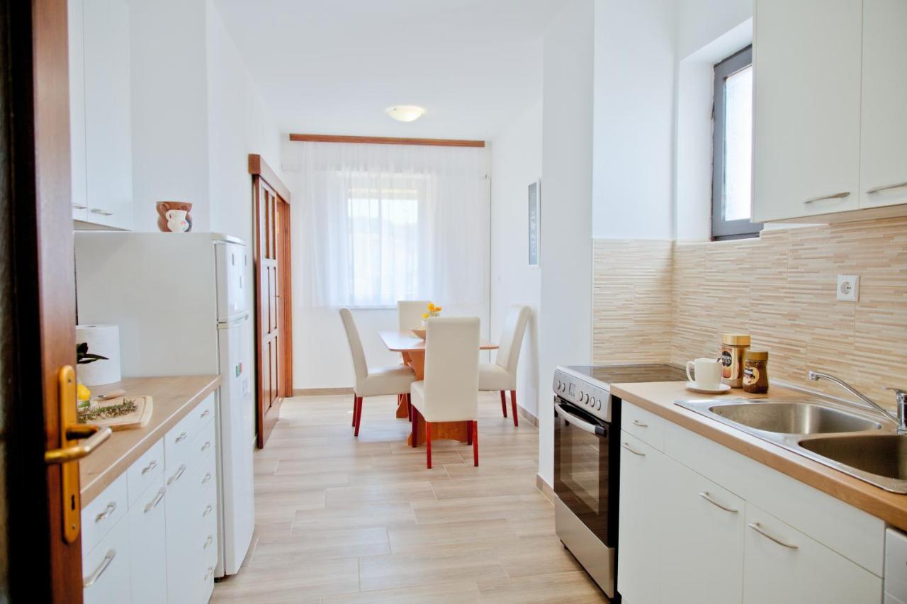 Apartment Karolina - Green Oasis Pola Esterno foto