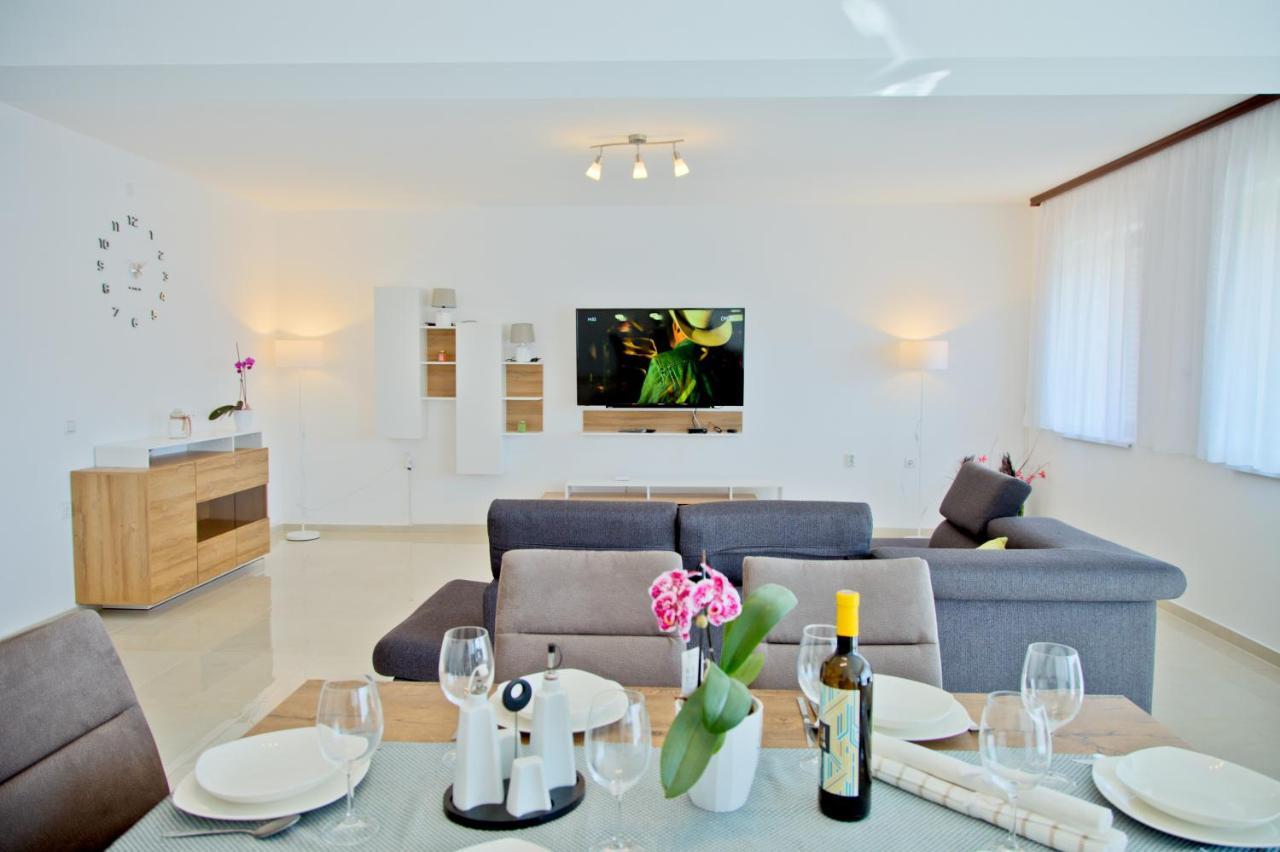Apartment Karolina - Green Oasis Pola Esterno foto