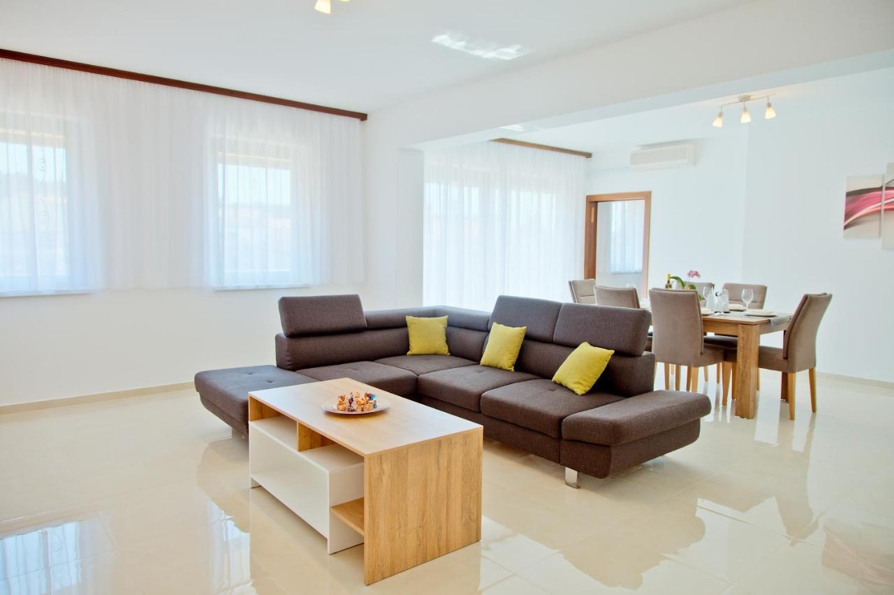 Apartment Karolina - Green Oasis Pola Esterno foto